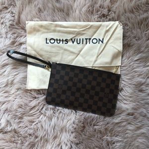 Louis Vuitton damier ebene wristlet